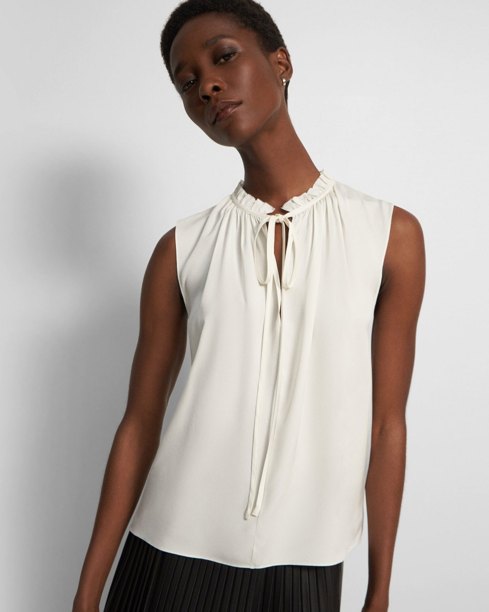 NWT Theory 100% Silk Georgette Tie Neck Shell Blouse Top Cream Women's Large